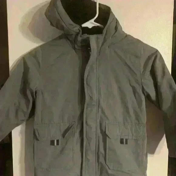 Gray flannel color coat with hood size 4T unisex hundred percent polyester - Picture 2 of 6